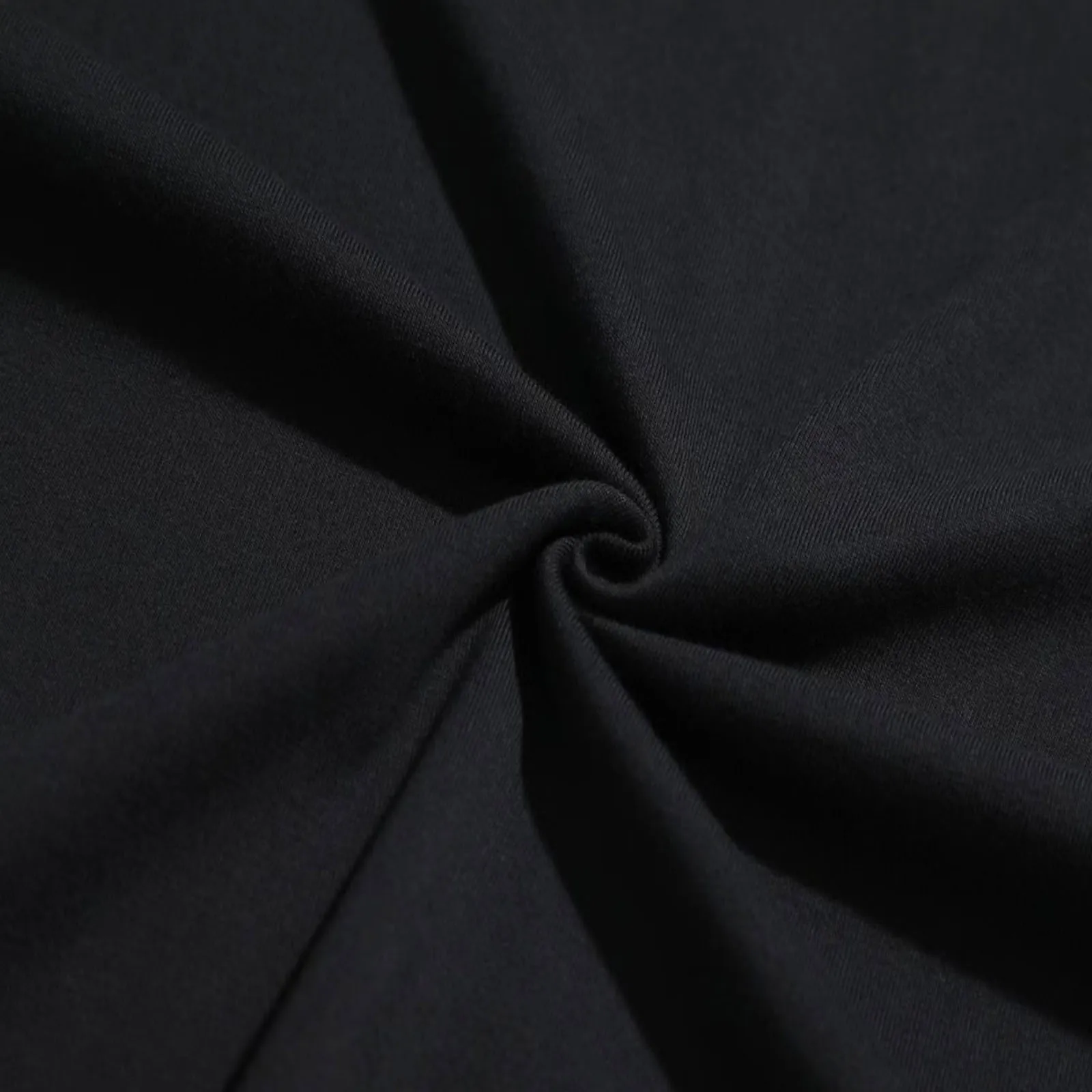 Pleasures x Daft Punk Collabor - Streetwear Brand Collaborations recension och pris